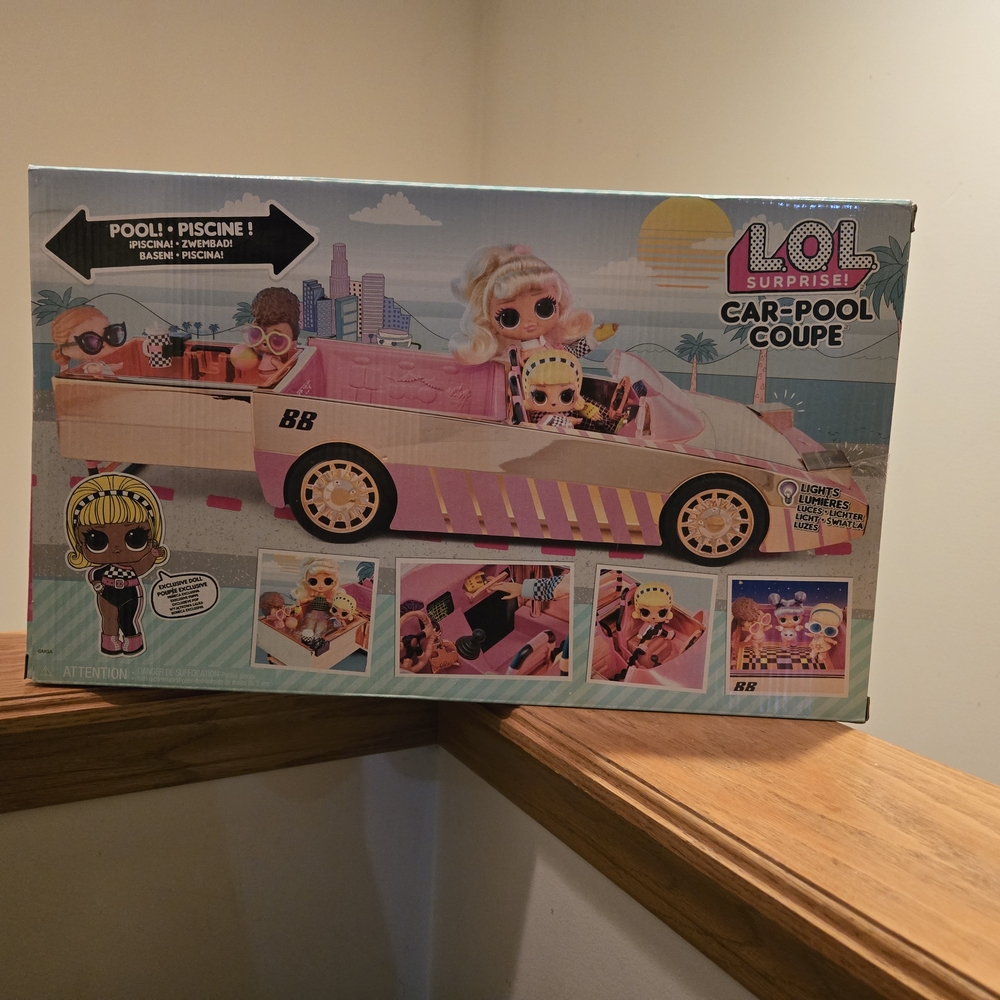 L.O.L. Surprise! Car-Pool Coupe with Pink and Gold Details - Picture 2 of 3